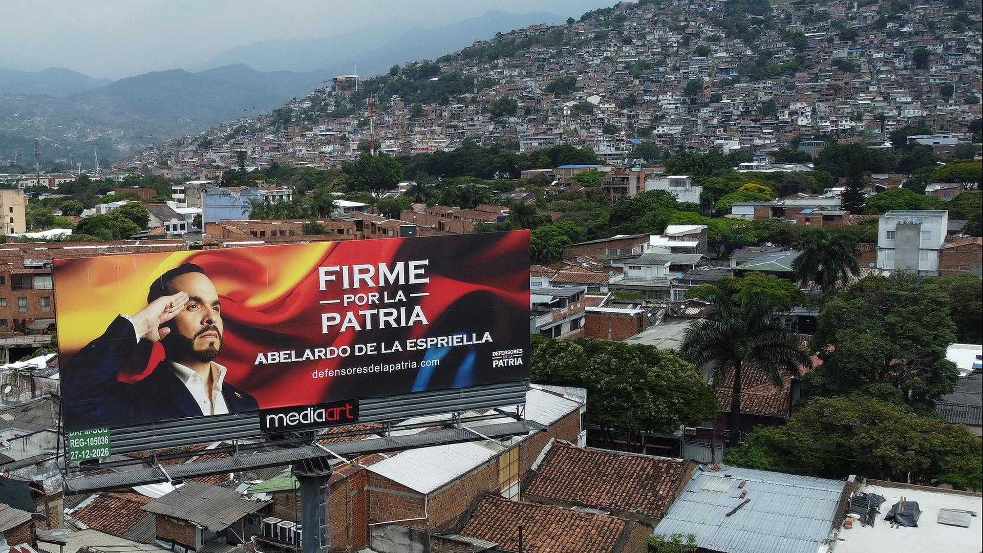 Ein Wahlplakat mit dem Bild von Abelardo de la Espriella in Kolumbien. | AP Photo/Santiago Saldarriaga