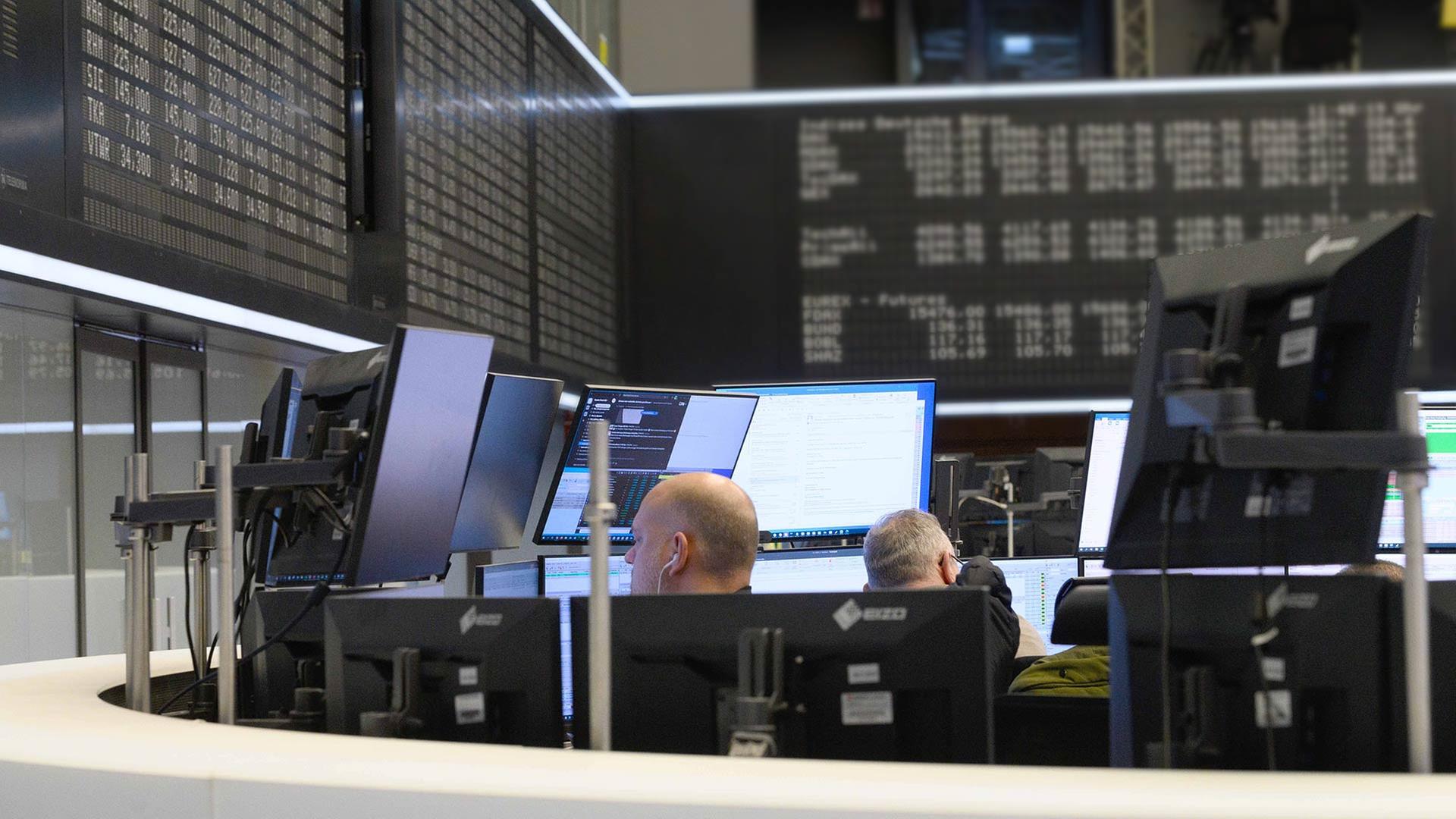 Händler an der Frankfurter Börse | picture alliance / SvenSimon