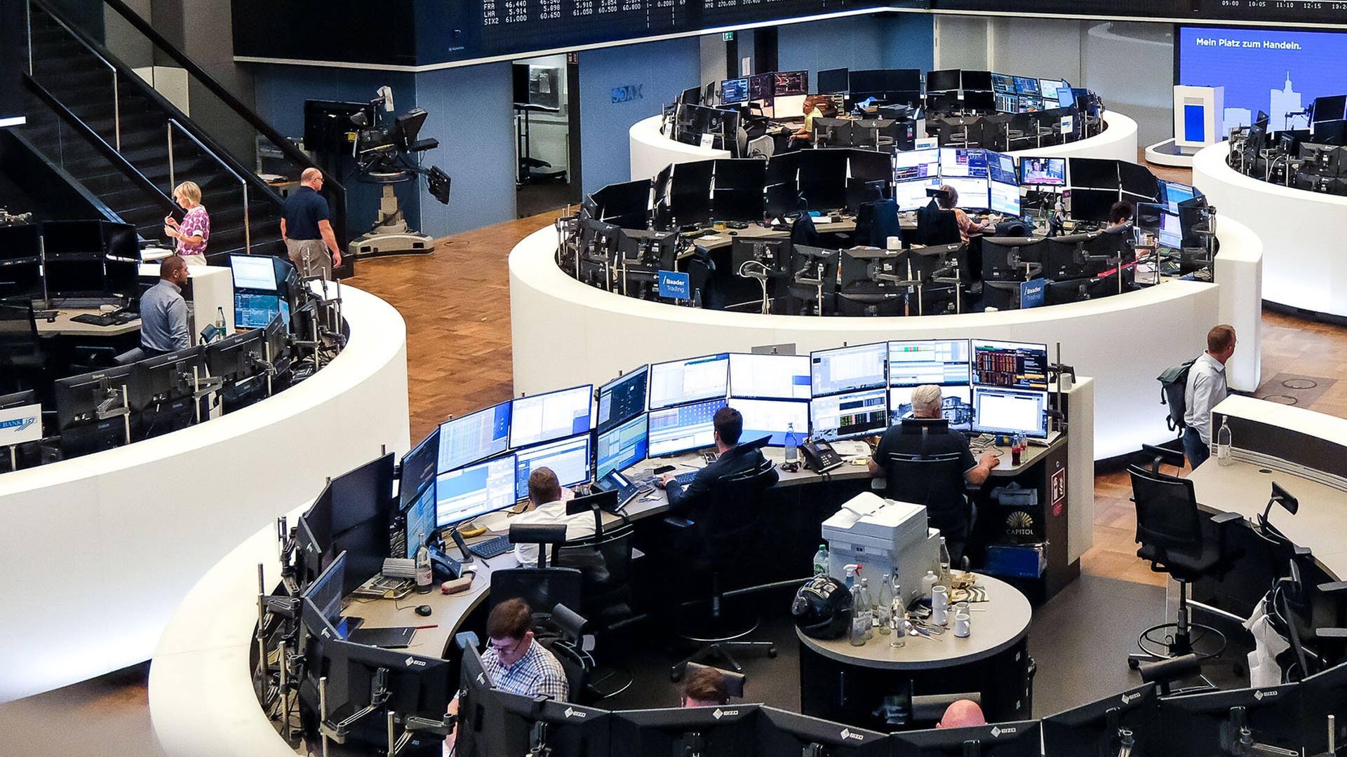 Blick in den Handelssaal der Frankfurter Börse. | picture alliance / Eibner-Presse