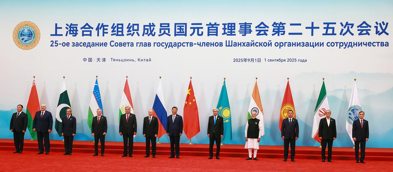 Familienfoto beim Gipfeltreffen der Shanghai Cooperation Organization (SCO) in Tianjin (China). | EPA Familienfoto beim Gipfeltreffen der Shanghai Cooperation Organization (SCO) in Tianjin (China).