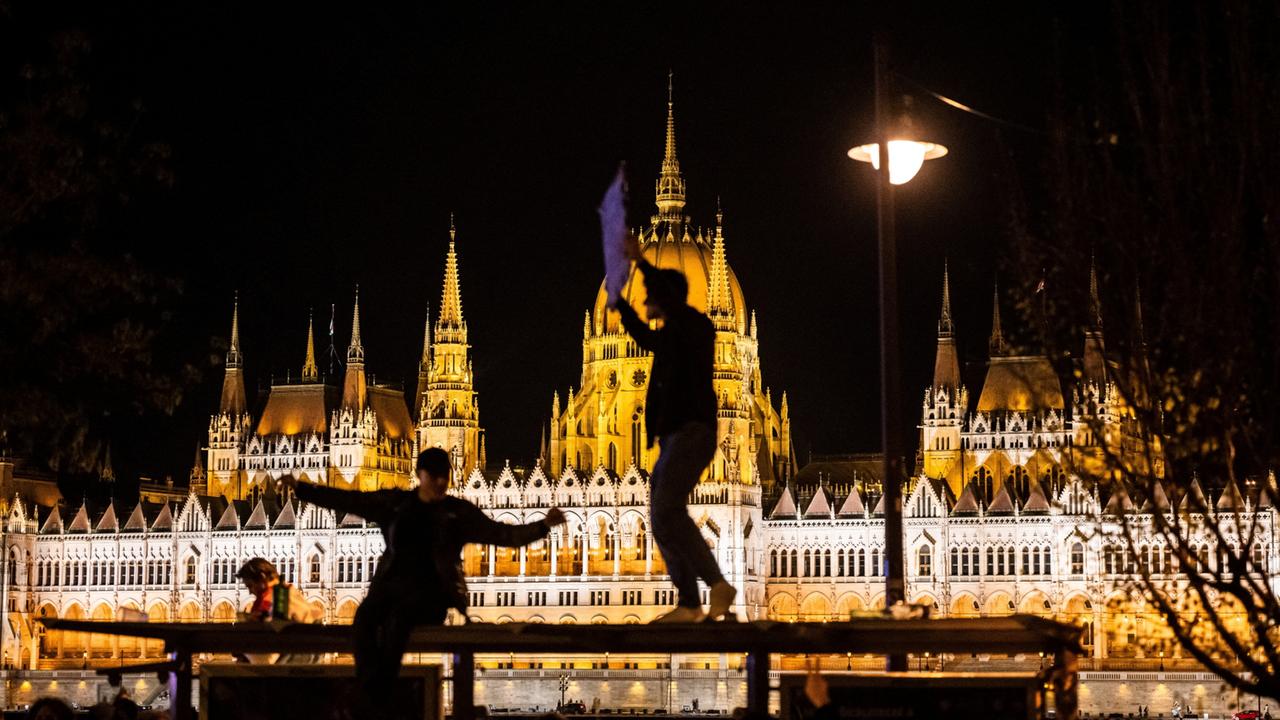 Bilder: Magyar-Anhänger feiern Wahlsieg
