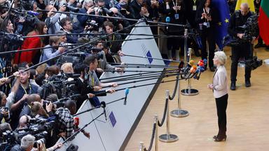 Ursula von der Leyen vor Medienvertretern