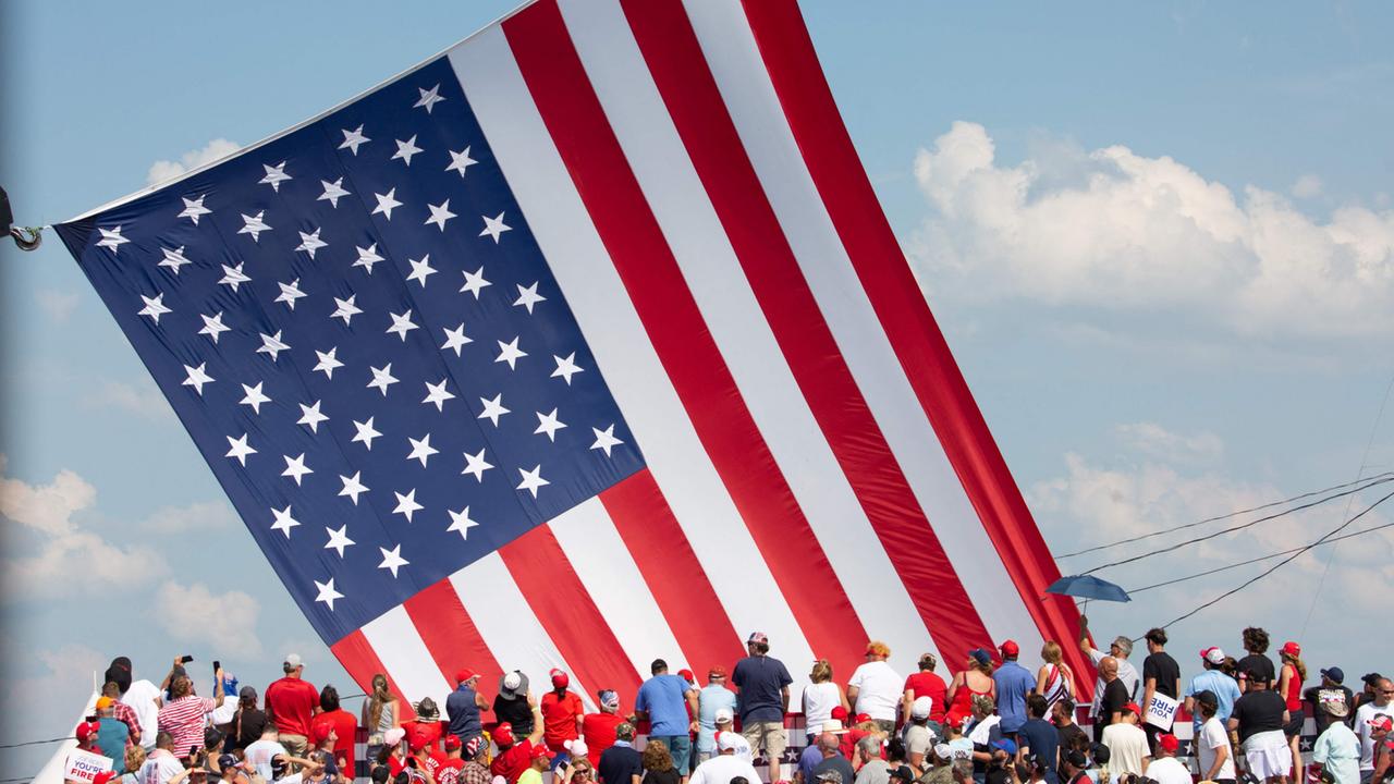 Schiefe US-Flagge auf Trump-Veranstaltung | AFP