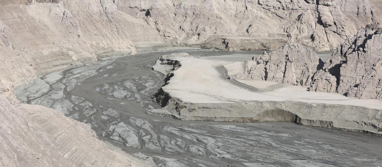 Der ausgetrocknete Amirkabir-Stausee im Iran.