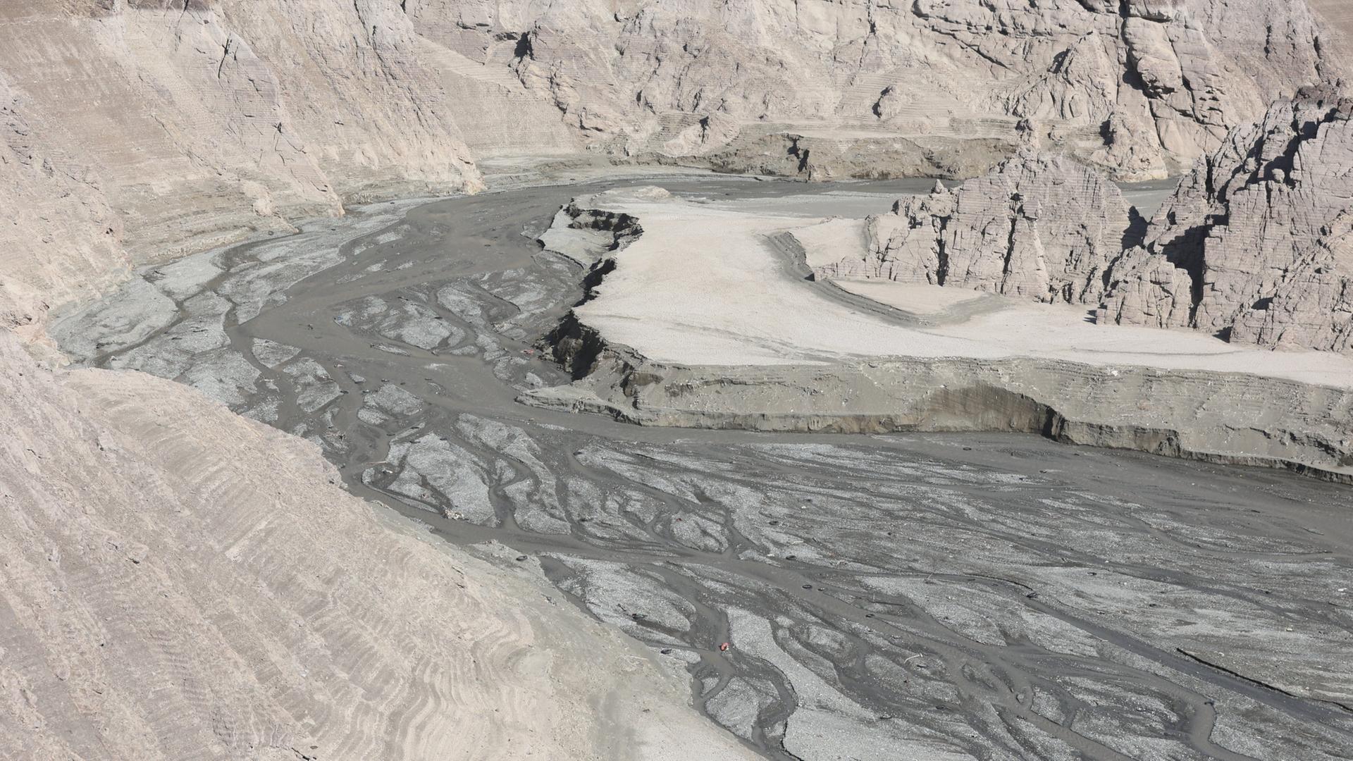 Der ausgetrocknete Amirkabir-Stausee im Iran. | via REUTERS