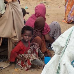 Mädchen und Frauen in einem Flüchtlingslager in Somalia