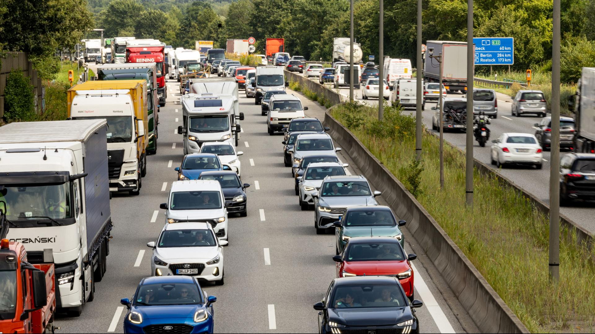 Vorschlag von Verkehrsminister: Debatte über Lkw-Sonntagsfahrverbot