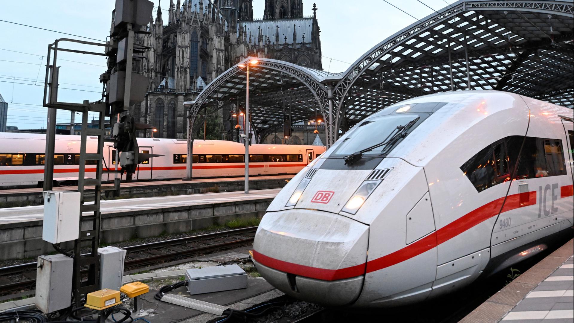 Ein ICE steht am K�lner Hauptbahnhof | Roberto Pfeil/dpa