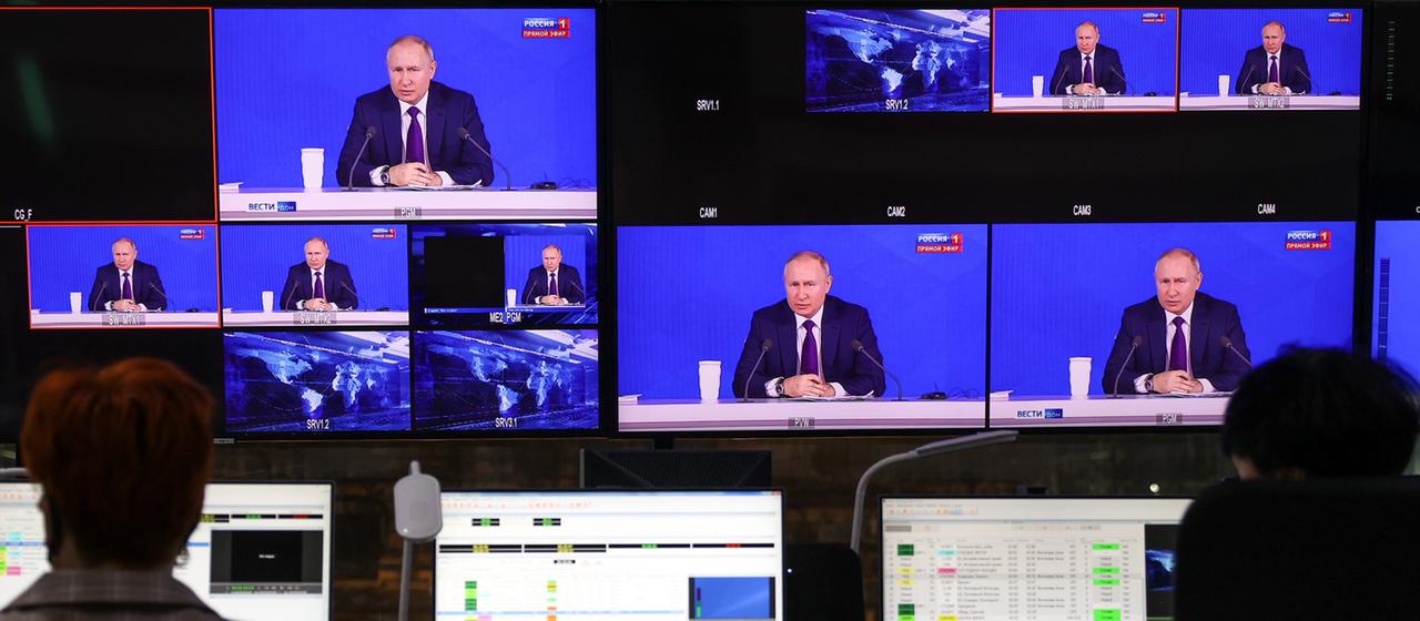 Im Regieraum einer Live-Übertragung von Russlands Präsident Wladimir Putin