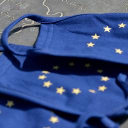 Mund-Nase-Schutz mit EU-Sternenkranz als Logo