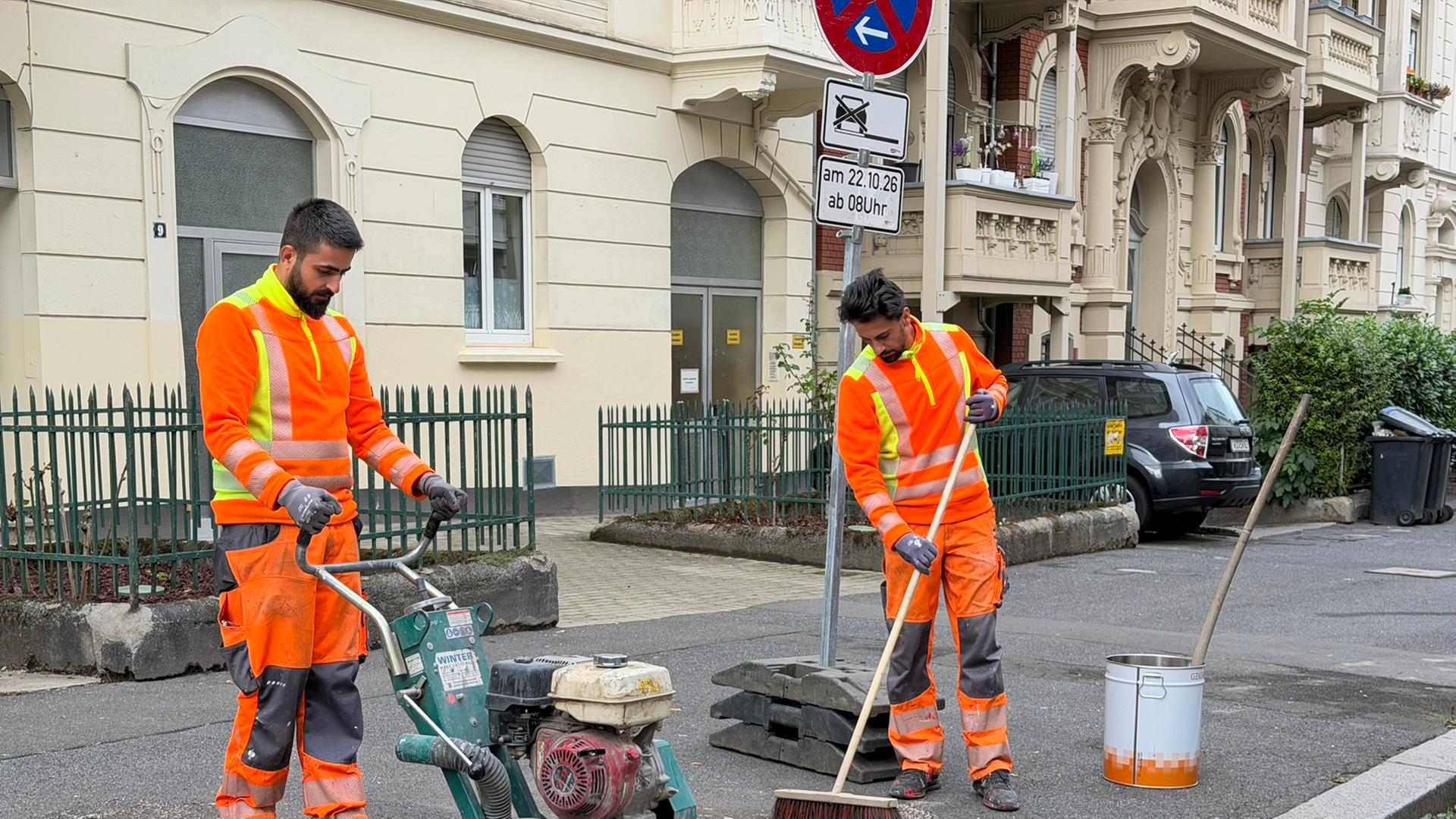 Privatparkplätze und Zebrastreifen: Wiesbaden entfernt 170 selbst gemalte Straßenmarkierungen