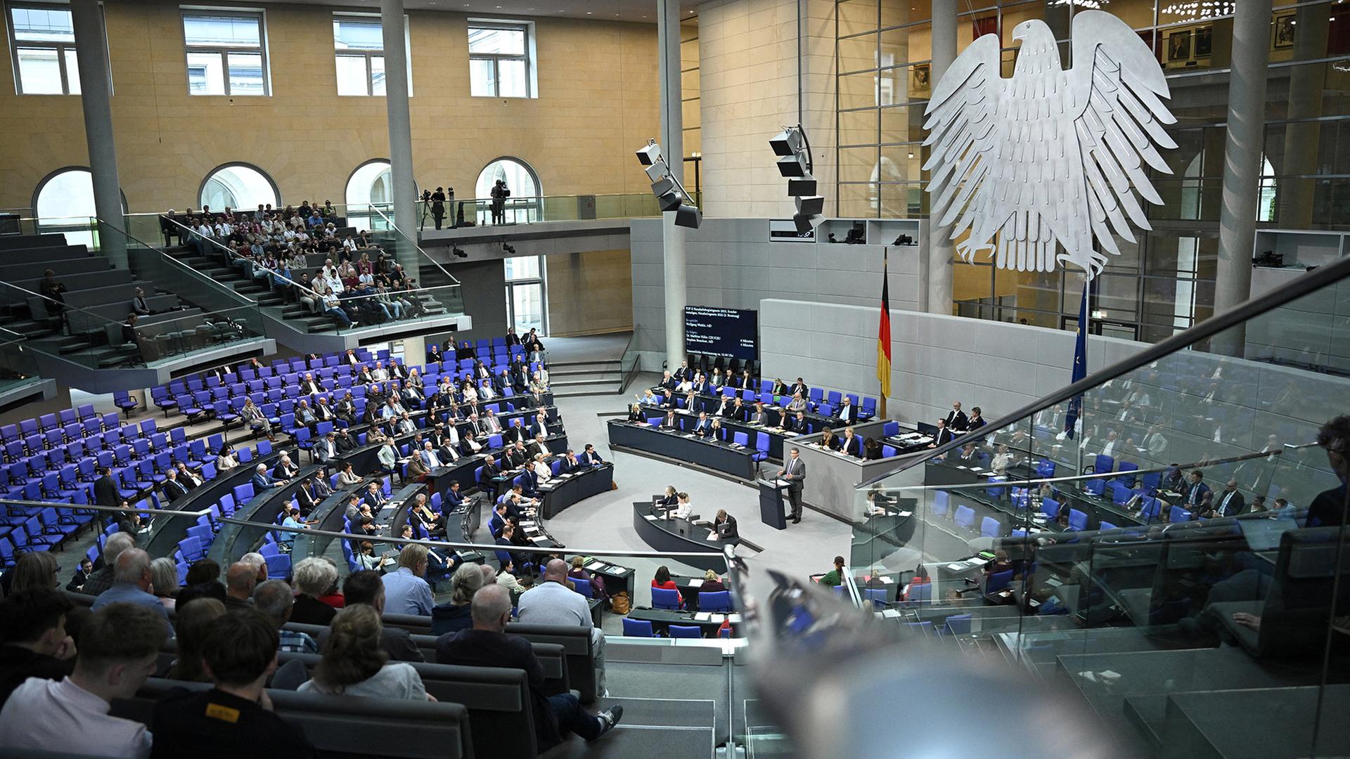 Blick ins Plenum des Bundestags. | REUTERS