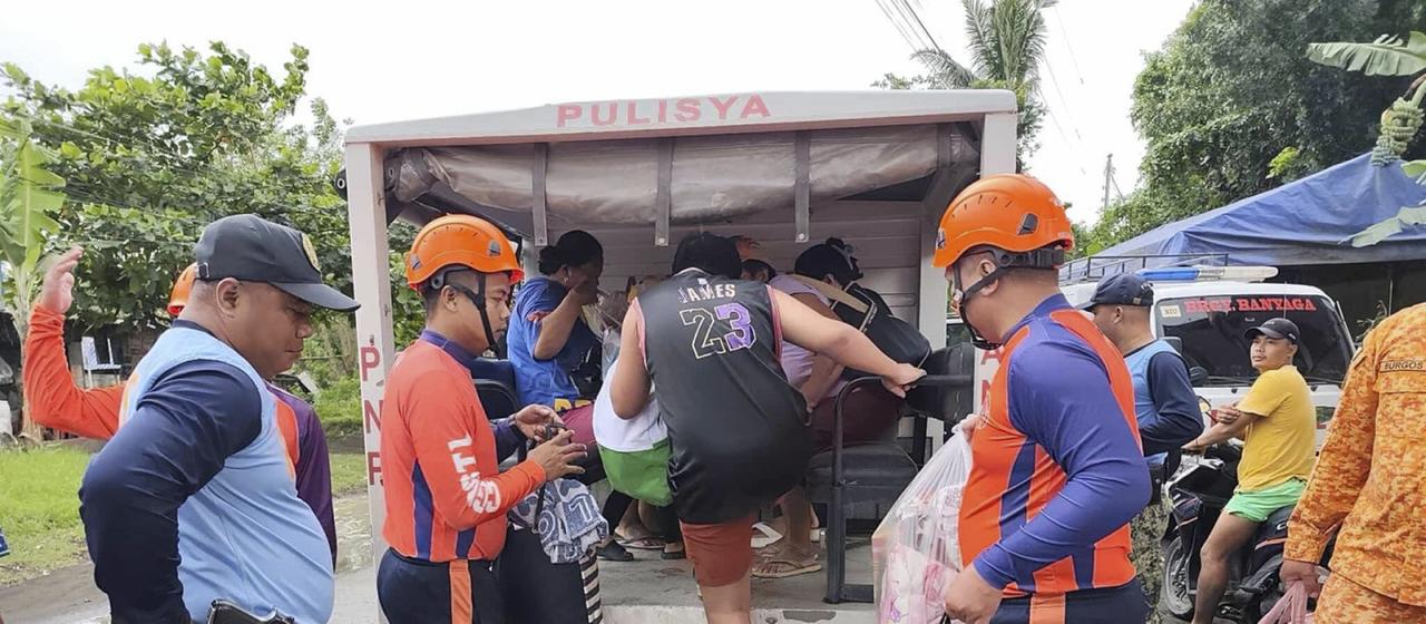 In der Provinz Batangas auf den Philippinen fliehen die Menschen vor dem Supertaifun 