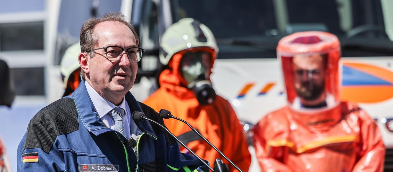Alexander Dobrindt spricht beim Bundesamt für Bevölkerungsschutz und Katastrophenhilfe (BBK). (Archivbild vom 30. April 2026)