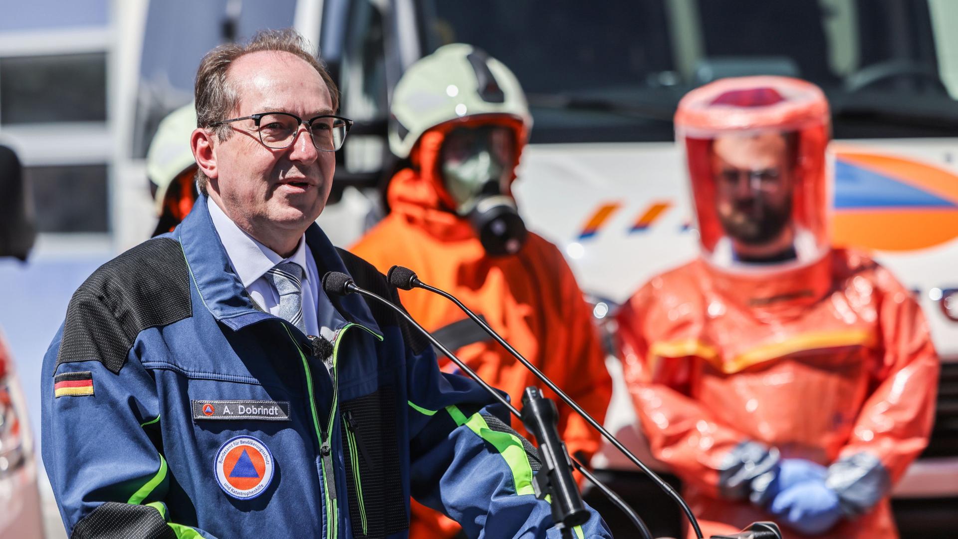 Alexander Dobrindt spricht beim Bundesamt für Bevölkerungsschutz und Katastrophenhilfe (BBK). (Archivbild vom 30. April 2026) | Oliver Berg/dpa