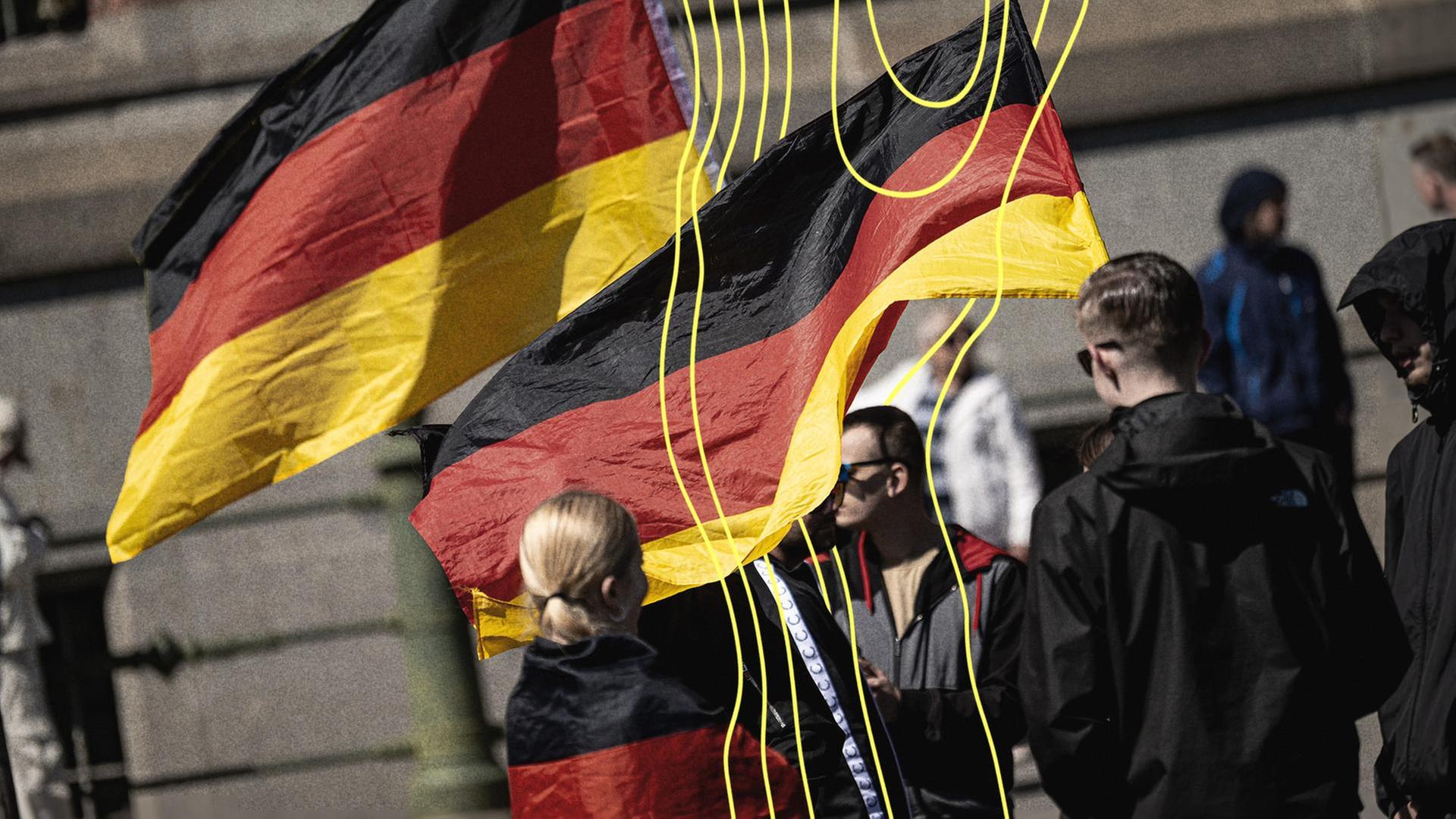 Menschen nehmen mit Deutschlandfahnen an einer Demo in Berlin Mitte teil. | picture alliance/dpa, Fabian Sommer