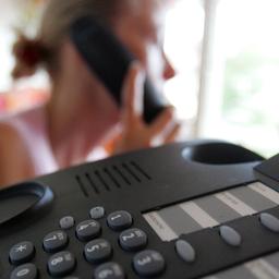 Eine Frau telefoniert