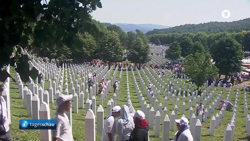 Gedenkfeierlichkeiten für Opfer des Völkermordes in Srebrenica