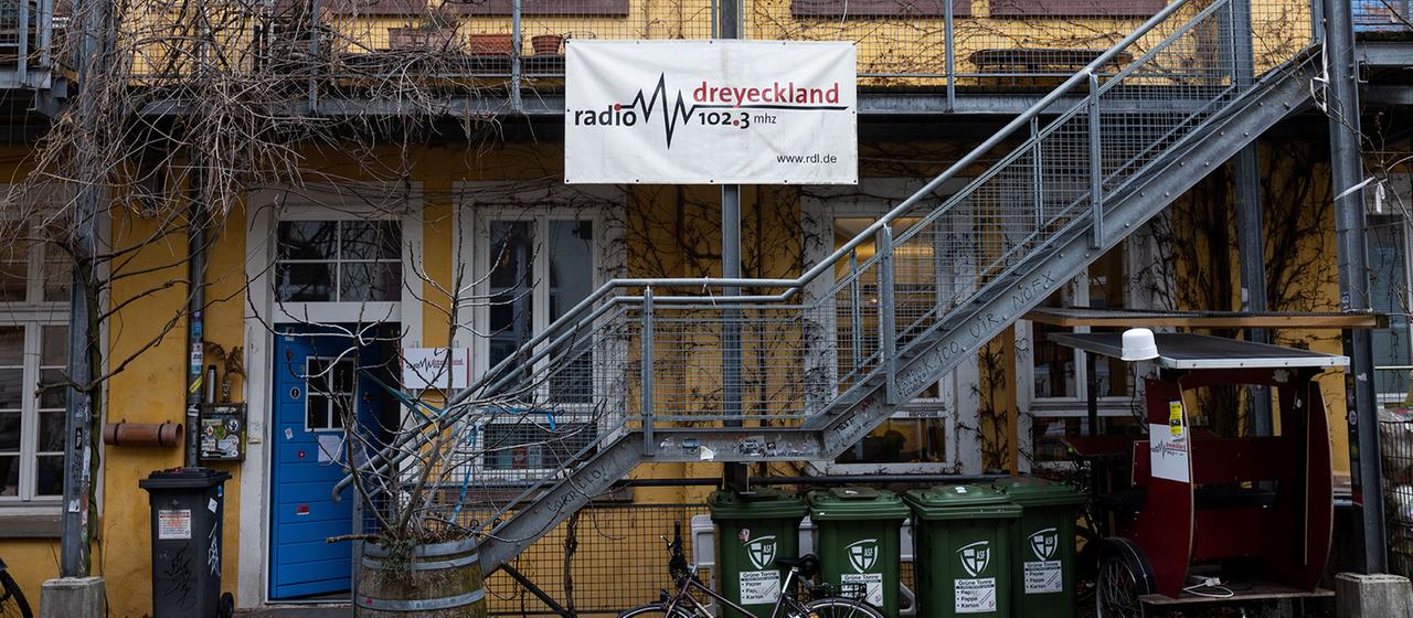 Die Eingangstür zum Studio von Radio Dreyeckland in Freiburg im Breisgau. (Archivbild: 17.01.2023)