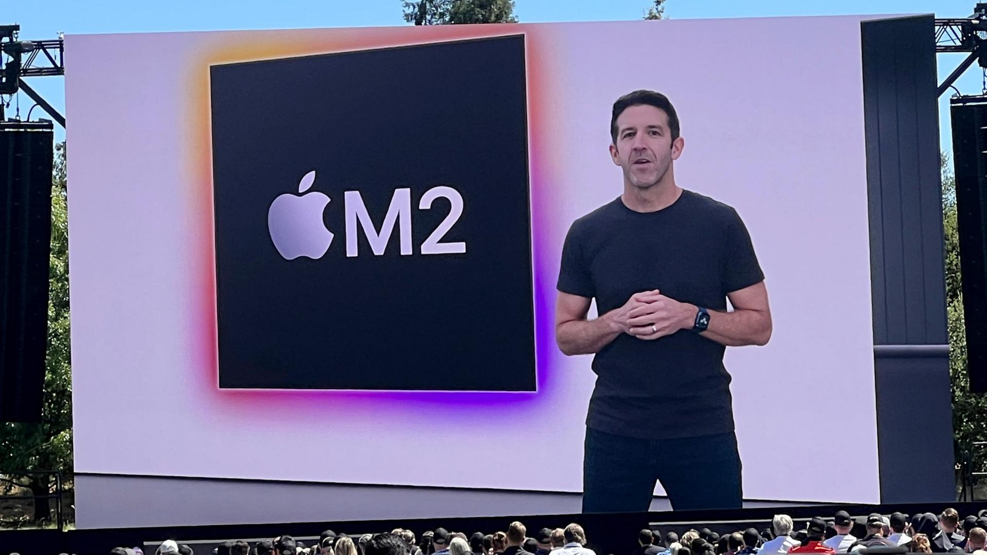 Ternus bei der Apple-Entwicklerkonferenz 2022  | Christoph Dernbach/dpa