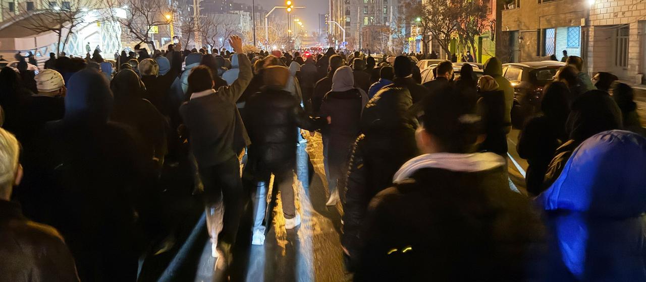 Iraner nehmen an einer regierungskritischen Demonstration in Teheran teil (Archivfoto vom 08.01.2026)