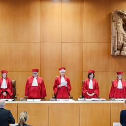 Der Zweite Senat des Bundesverfassungsgerichts: Rhona Fetzer, Christine Langenfeld, Peter Müller, Doris König (Vorsitzende), Sibylle Kessal-Wulf, Astrid Wallrabenstein und Thomas Offenloch