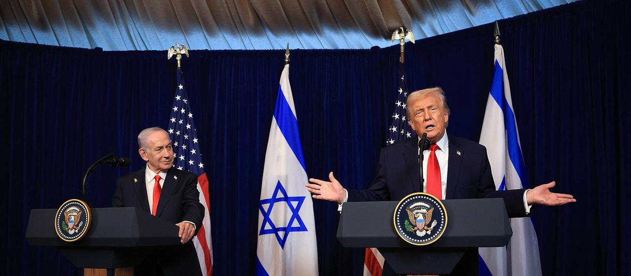 Benjamin Netanjahu und Donald Trump reden auf einer Pressekonferenz