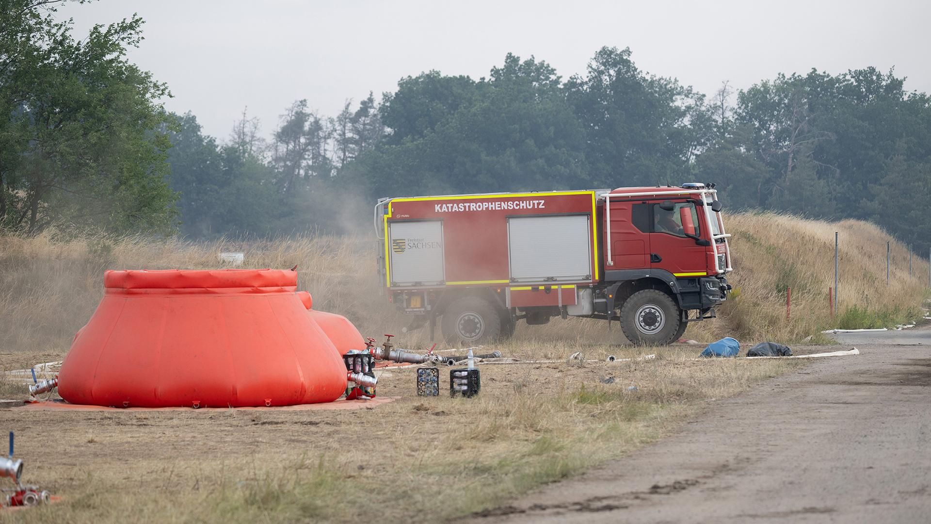 Mehrere Waldbrände in Ostdeutschland weiter nicht unter Kontrolle