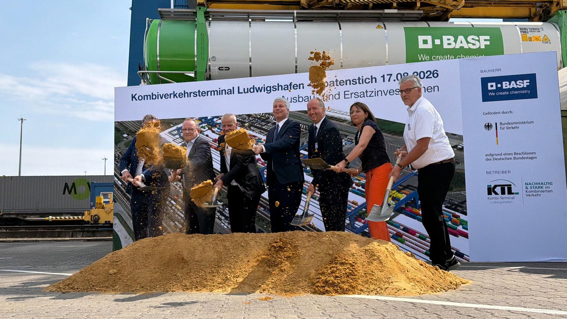 Ludwigshafen: BASF baut Containerbrücken für über 100 Millionen Euro