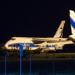 Ein Blick auf russische Transportflugzeuge Antonov AN-124 am Flughafen Leipzig/Halle.