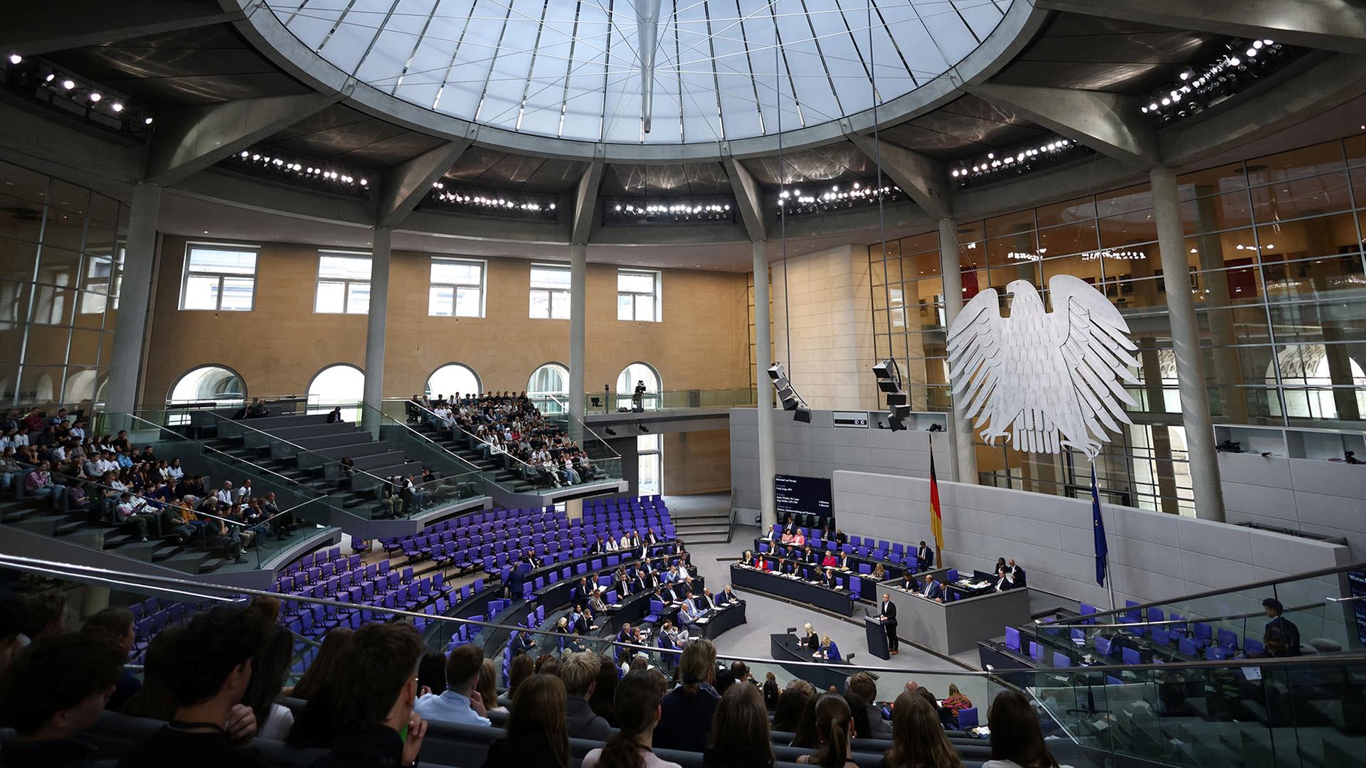 Ein allgemeiner Überblick über eine Plenumssitzung des Bundestages.  | REUTERS