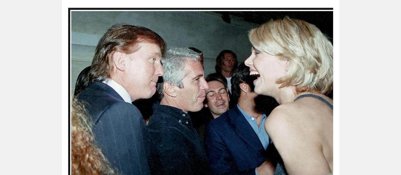 Donald Trump (links), flankiert von Epstein (mitte), im Gespräch mit einer unbekannten Frau