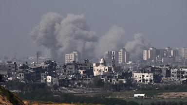 Ein aus der südlichen Stadt Sderot Israels aufgenommenes Bild zeigt Rauch, der während eines israelischen Luftangriffs auf den nördlichen Gazastreifen aufsteigt