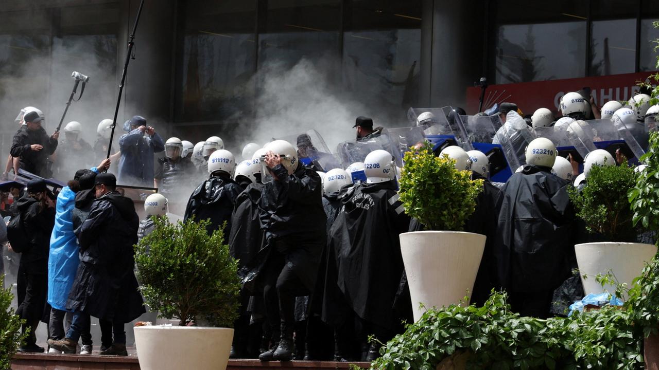 Polizei stürmt Büros der türkischen Oppositionspartei CHP