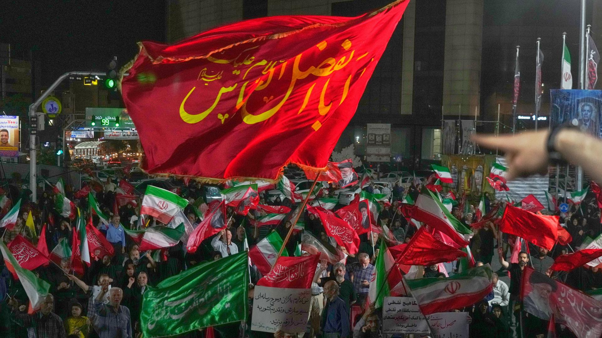 Rahmenabkommen: Iran setzt Vereinbarung mit USA aus Rahmenabkommen: Iran setzt Vereinbarung mit USA aus