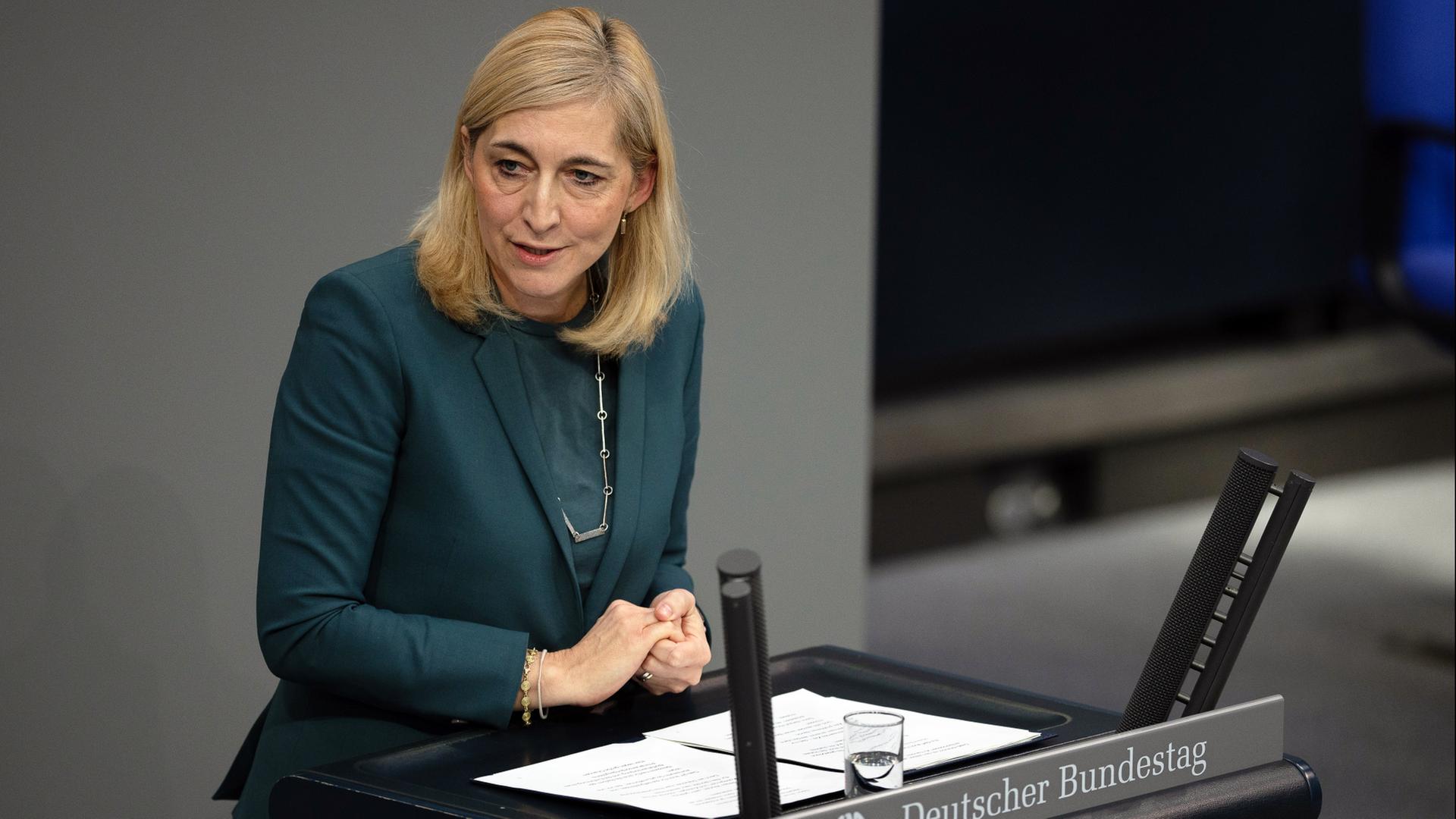 Warken sieht Entscheidung über Kassenbeiträge bei den Versicherern Warken sieht Entscheidung über Kassenbeiträge bei den Versicherern