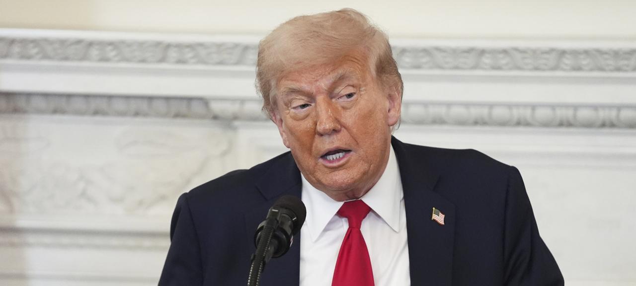 Donald Trump im Weißen Haus | AP Donald Trump im Weißen Haus