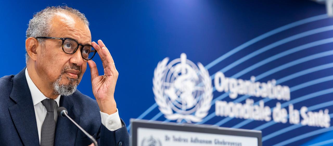 Tedros Adhanom Ghebreyesus spricht auf einer Pressekonferenz.
