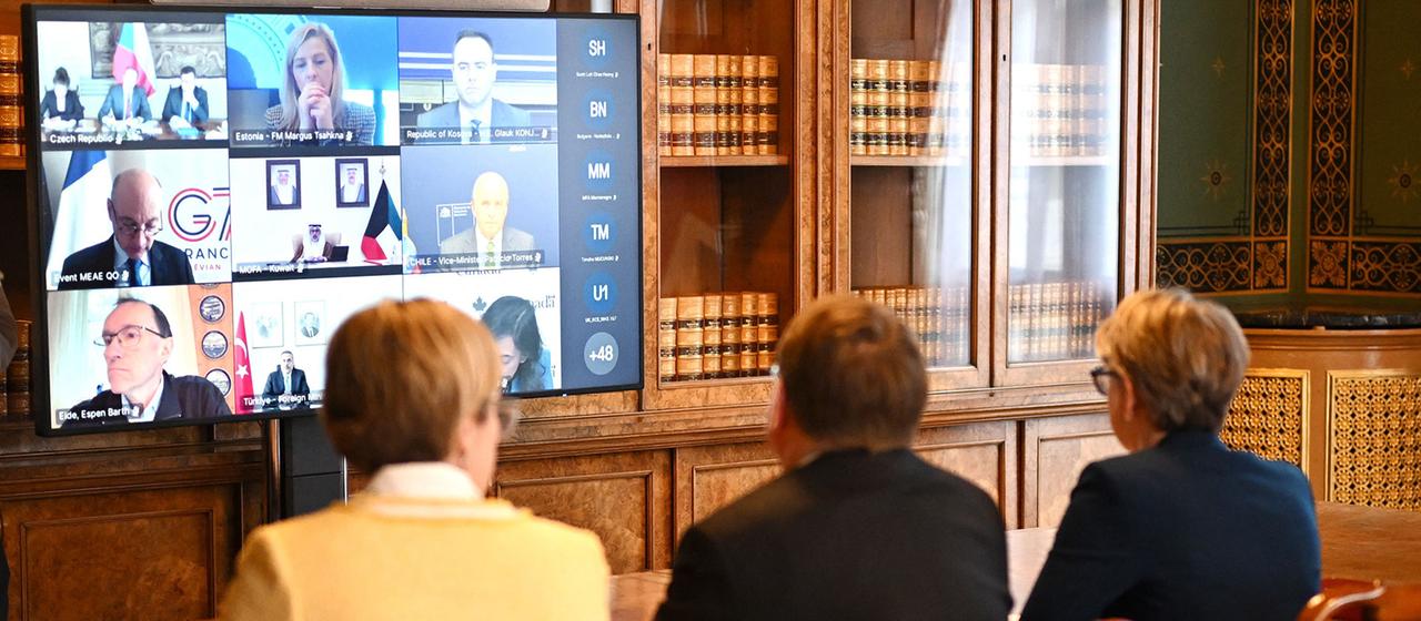 Yvette Cooper leitet im Außen- und Commonwealth-Ministerium in London einen virtuellen Gipfel. 