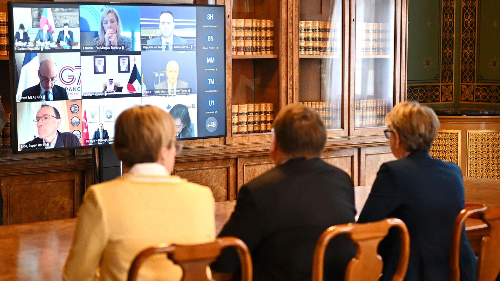 Yvette Cooper leitet im Au�en- und Commonwealth-Ministerium in London einen virtuellen Gipfel.  | AFP