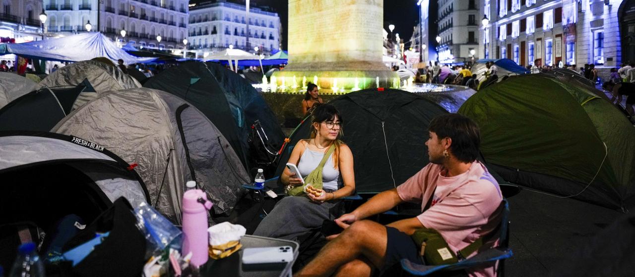 Auf dem Platz Puerta del Sol in Madrid zelten Menschen aus Protest
