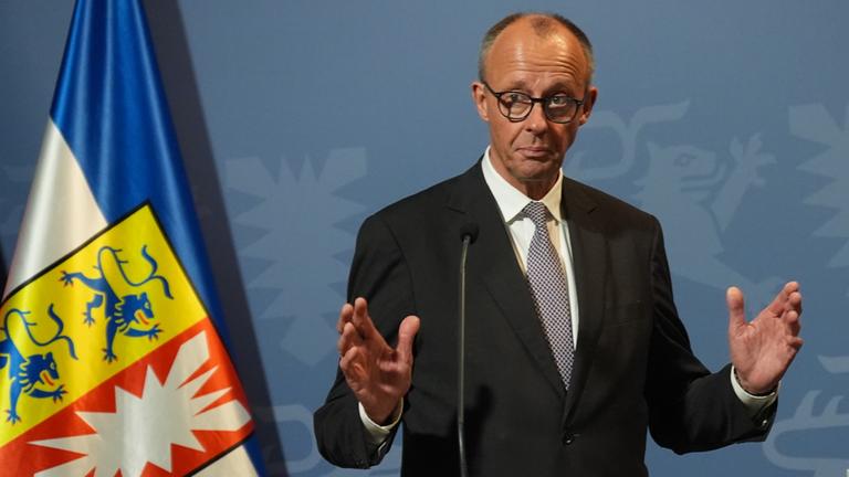 Friedrich Merz spricht bei seinem Antrittsbesuch in Schleswig-Holstein.