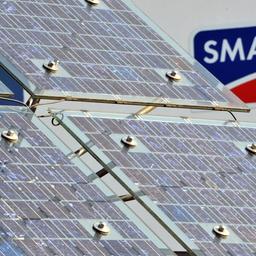 Photovoltaikanlage am SMA-Firmensitz in Niestetal, im Hintergrund ist das SMA-Logo zu sehen