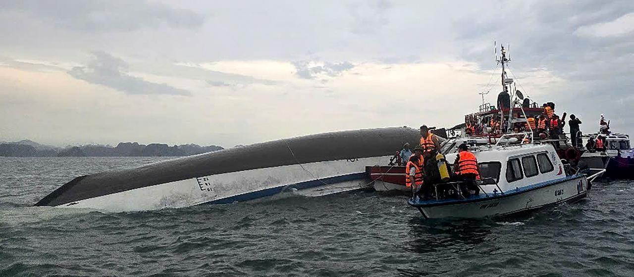 Gekentertes Boot in Vietnam