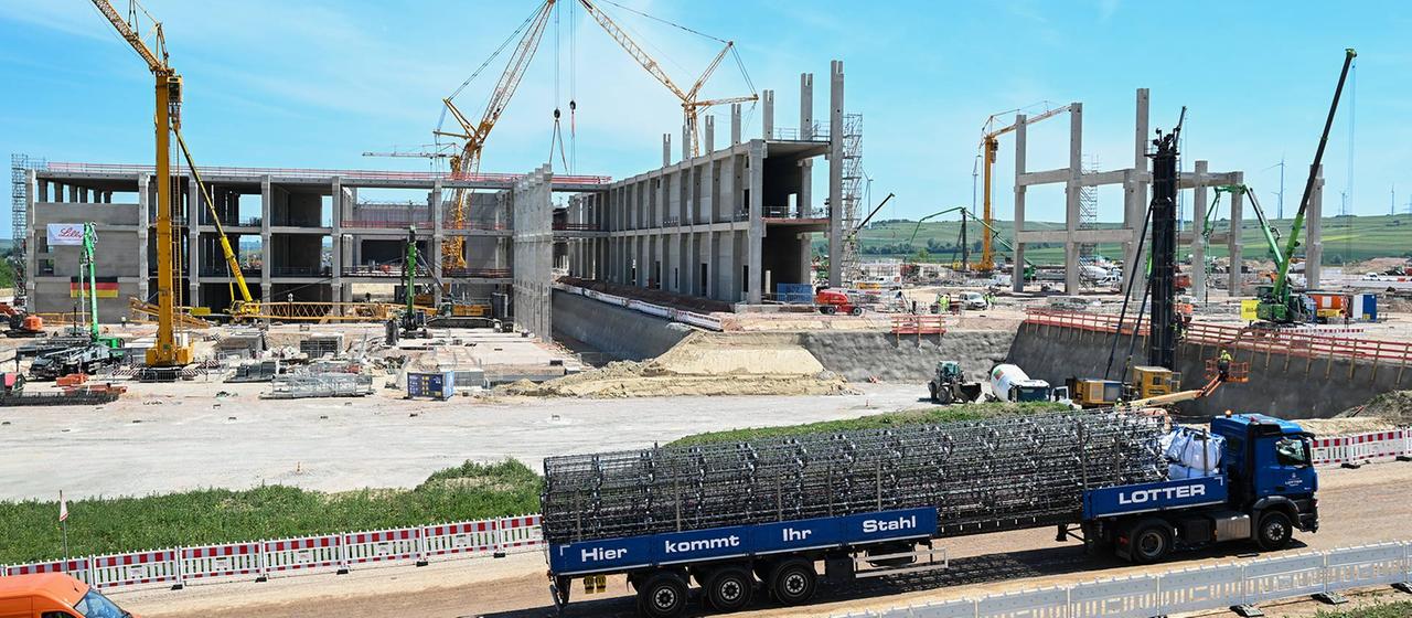 Blick auf die Baustelle für den neuen Pharmastandort des US-Pharmakonzerns Eli Lilly in Alzey.