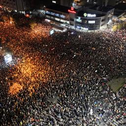 Tausende protestieren nach einem Dacheinsturz in Novi Sad 