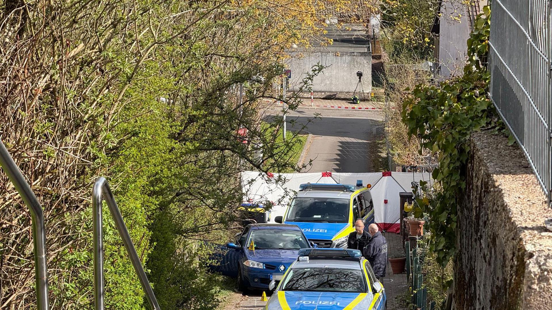 Ermittler untersuchen den Tatort nach den tödlichen Schüssen in Saarbrücken-Herrensohr | Pasquale D'Angiolillo / SR