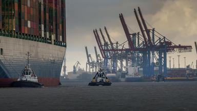 Containerschiffe am Hamburger Hafen.
