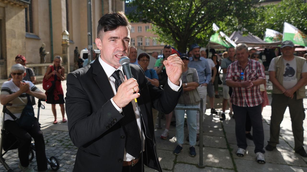 Wie die AfD über den Umgang mit Martin Sellner diskutiert