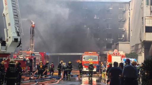 Mindestens 28 Tote bei Brand in Schuhfabrik
